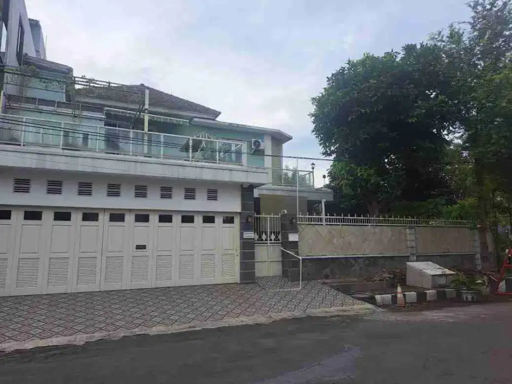 Dijual Rumah Strategis Luas Tengah Kota Surabaya