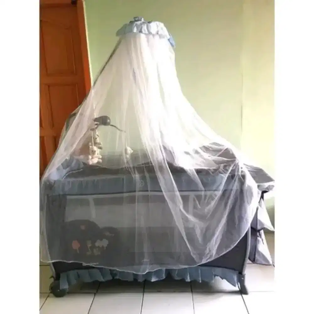 Tempat tidur bayi