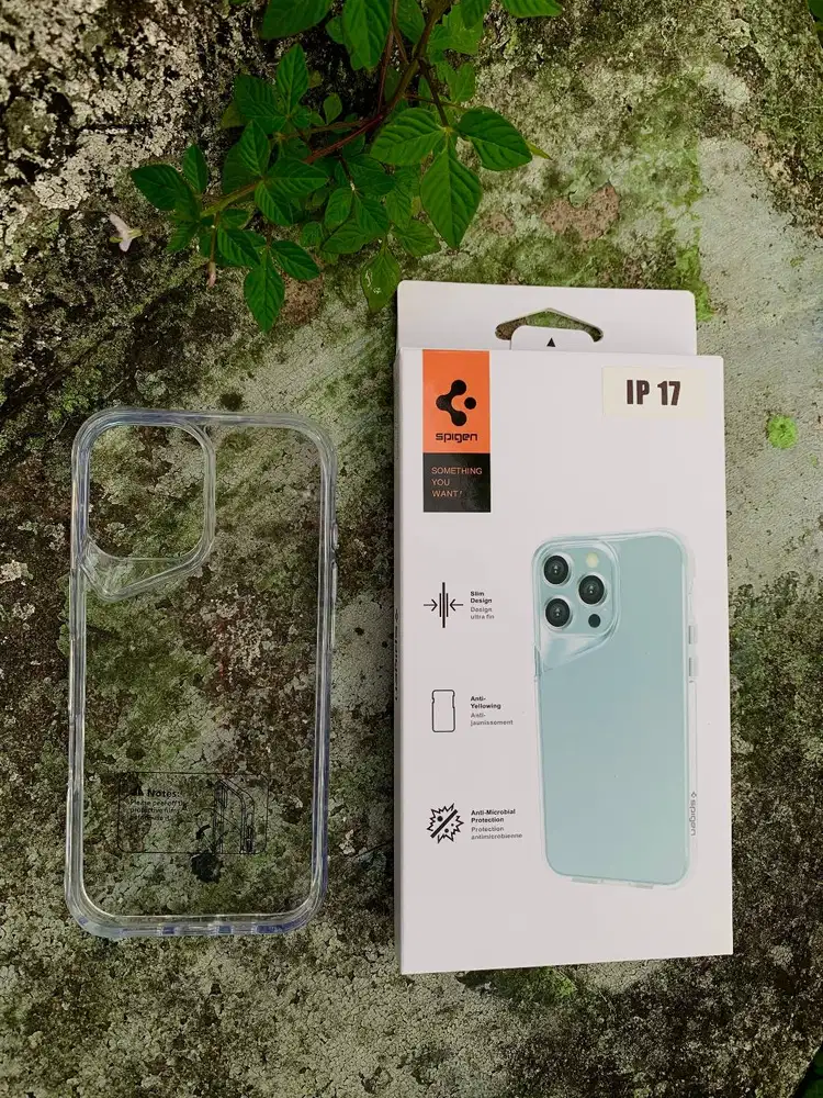 Spigen Crystal Palace Case iPhone 17