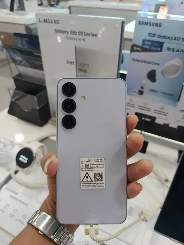 Cicilan handphone Samsung S25 hanya di home credit Indonesia