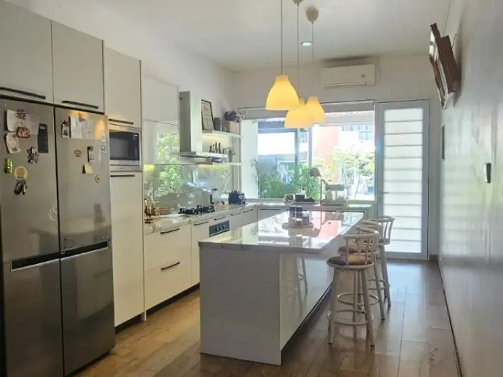 Dijual Rumah Asia Tropis SHM 2lt Luas 300 di Harapan Indah Bekasi One Gate Sistem