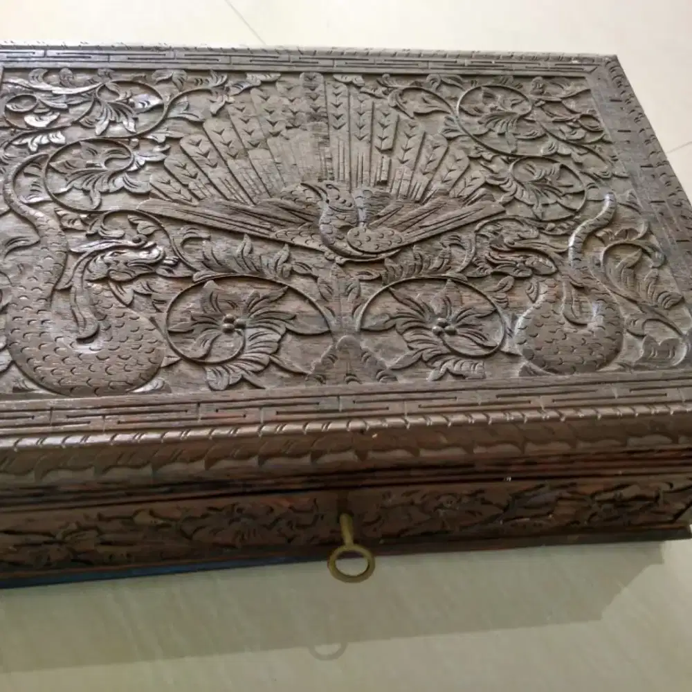 Kotak Ukir Kayu Lawasan Halus