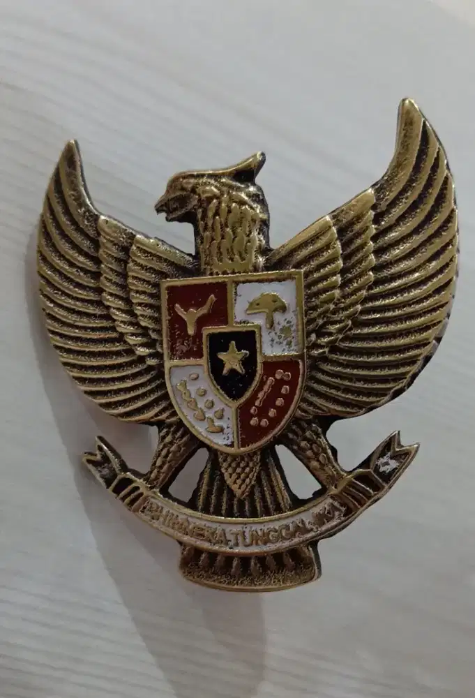 Logo Burung Garuda kuningan padat cocok pasang di plat mobil motor 35k