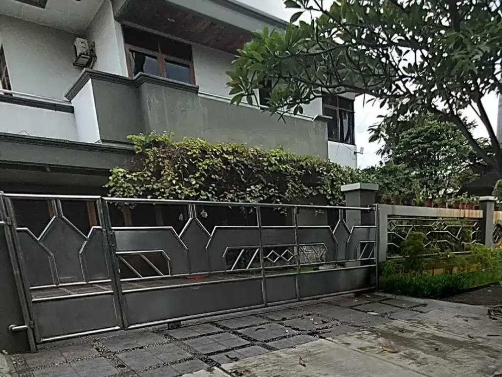 Jual Rumah Hoek 2 Lantai ada Kolam Renang di Cakung Jakarta Timur