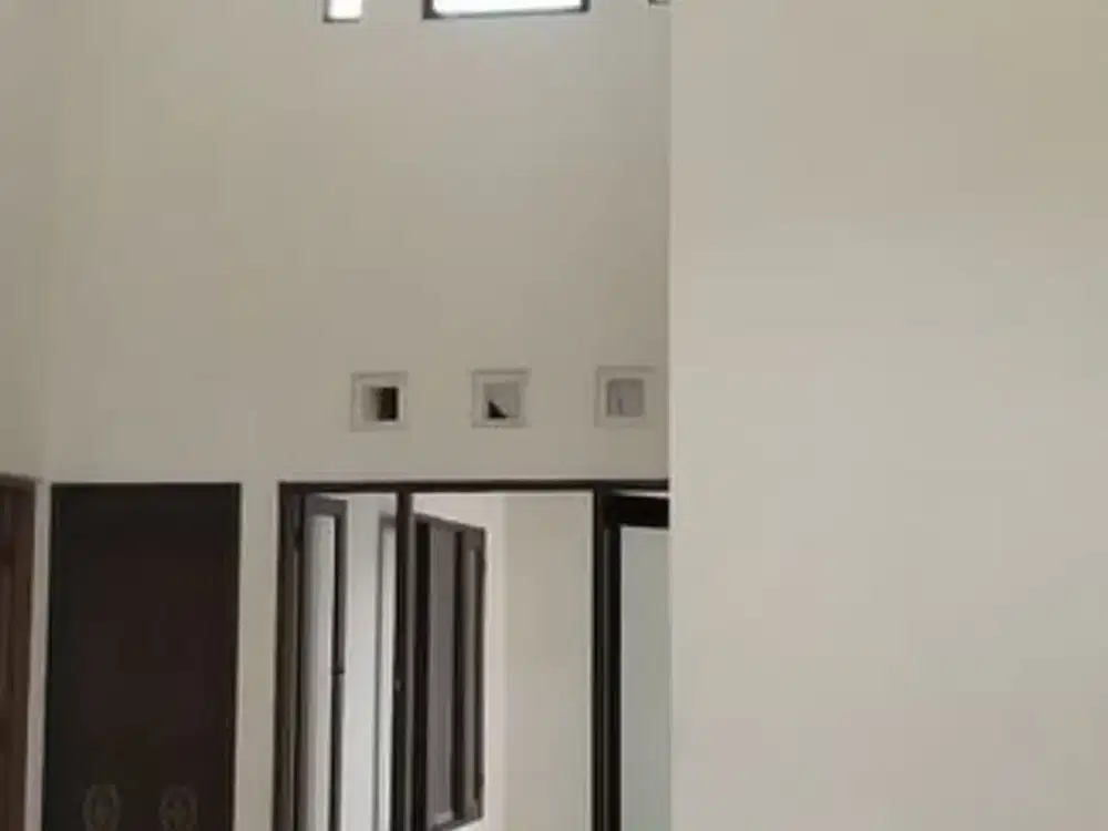 DISEWAKAN RUMAH 1 LANTAI  DI ALAM SUTERA SIAP HUNI