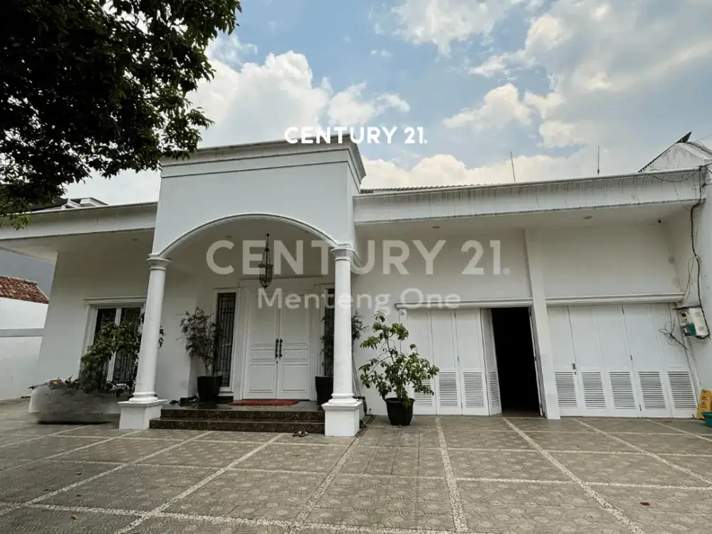 Rumah Besar Dengan Kolam Renang Menteng Inti Jakarta Pusat