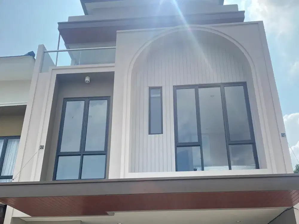 rumah mewah lebar 10 meter dekat MRT,Mall & tol Lebak bulus Jakarta Selatan