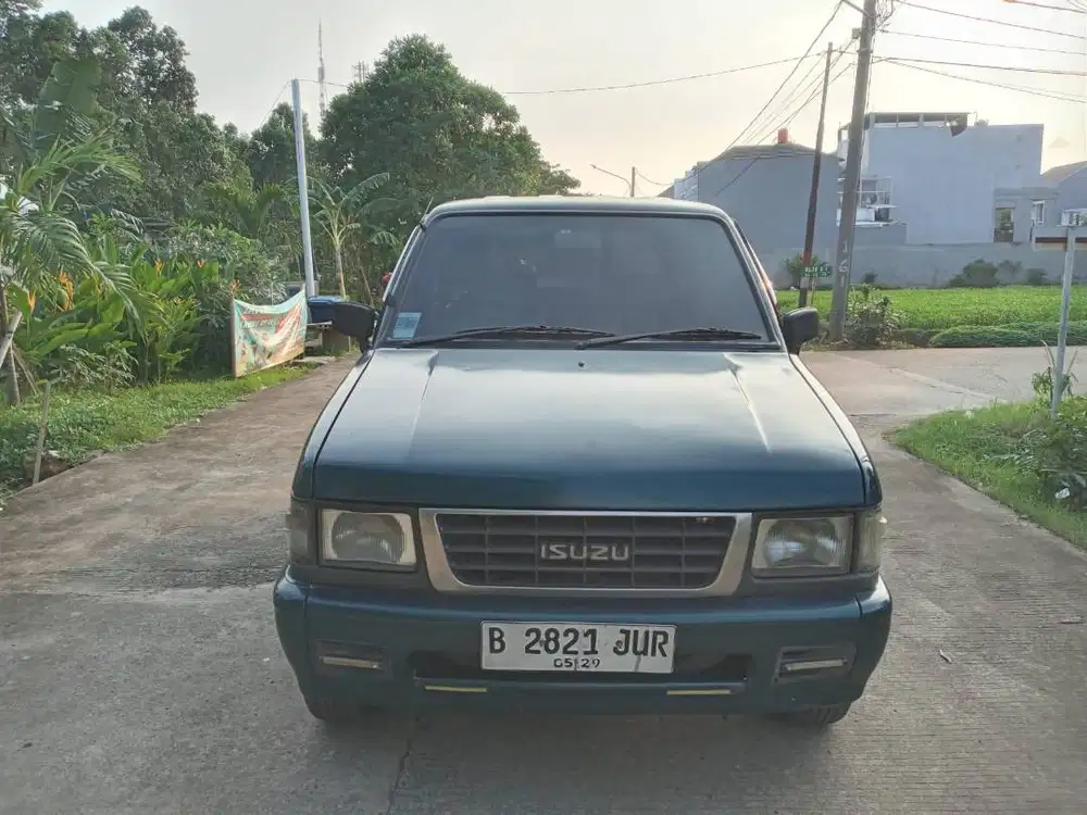 Dijual Mobil Isuzu Panther New Royal Tahun 2000