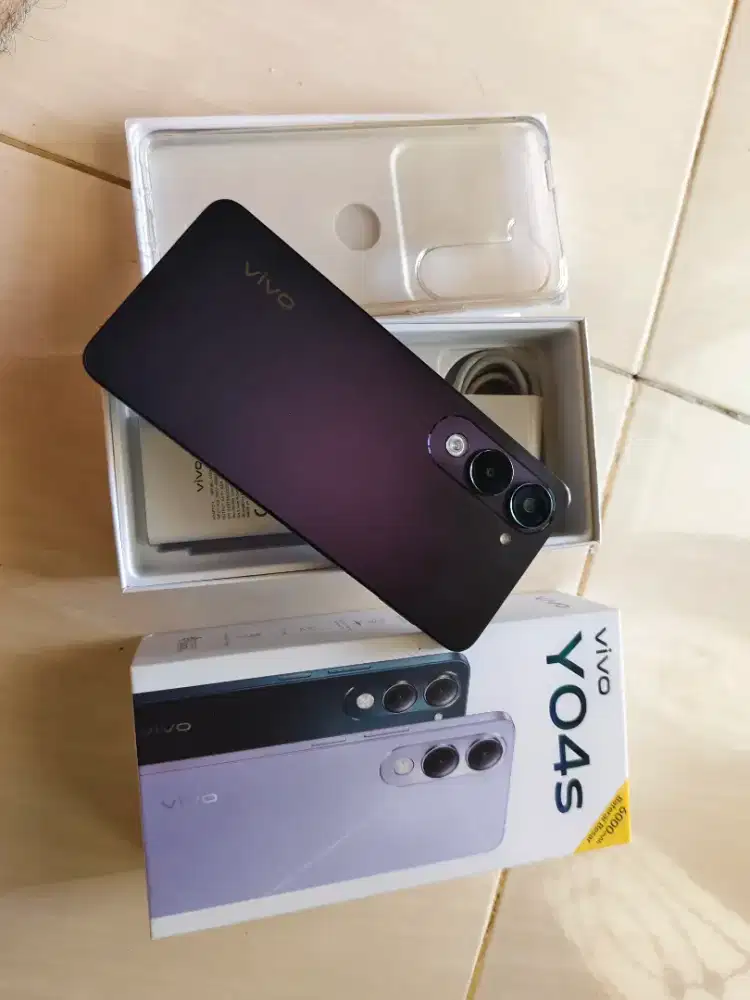Vivo y04s 4/64 like new