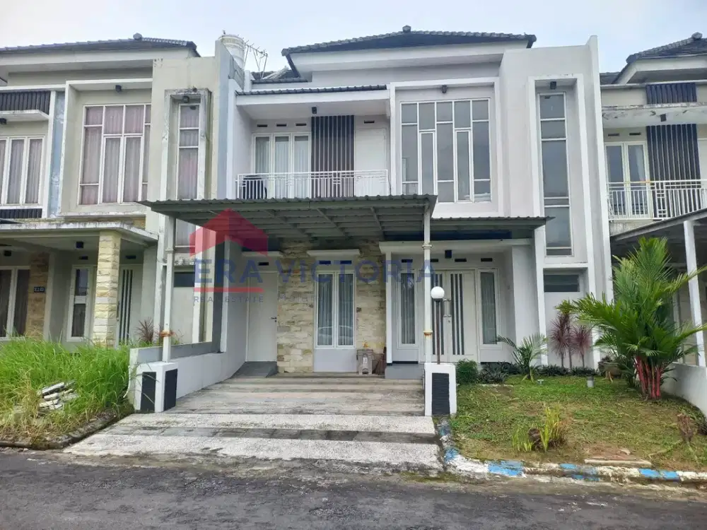 Rumah Keluarga Fasilitas Lengkap di Perumahan Modern Malang