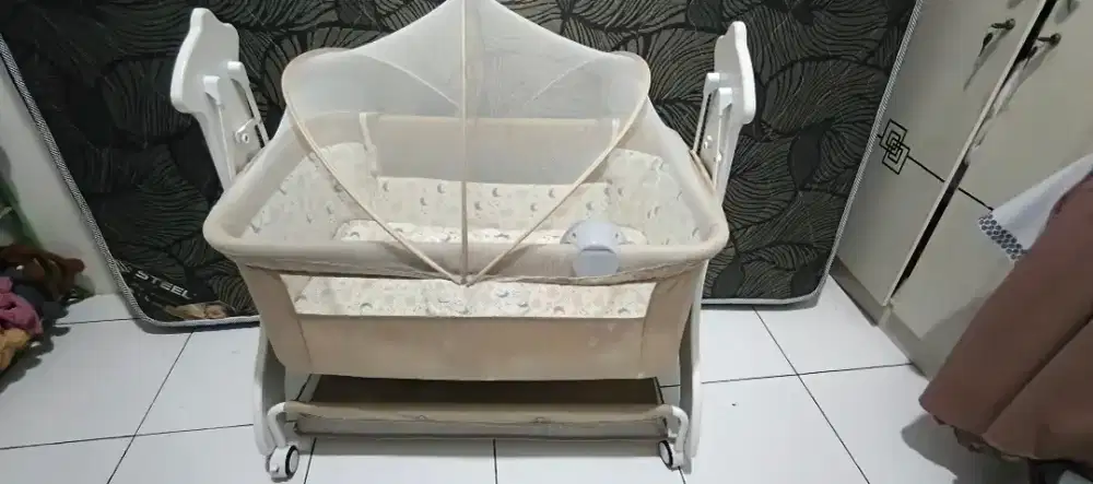 Tempat tidur bayi merk babydoes / Box baby