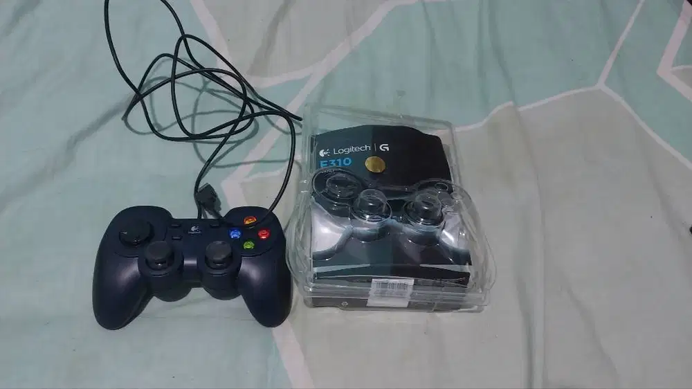 Console Logitech F310 ( baru sekali pakai)