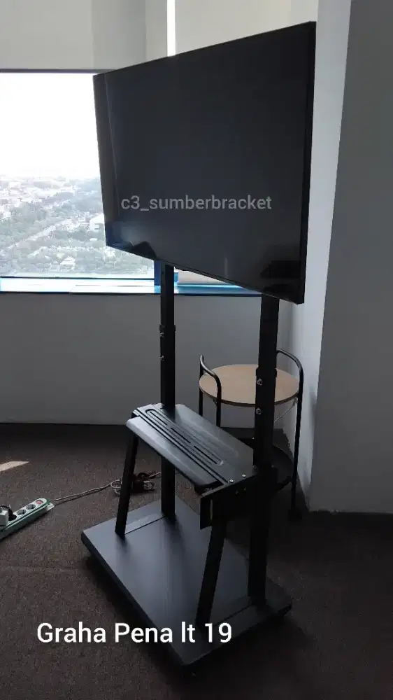 Bracket standing 65 inci tanpa tray