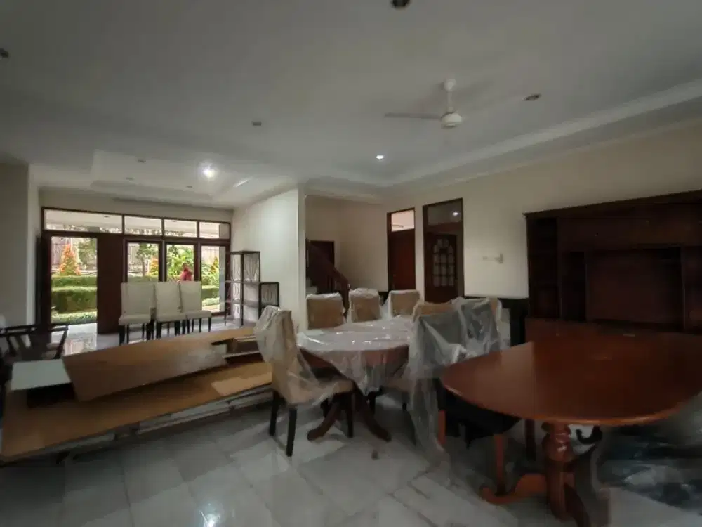 Rumah Dengan Private Pool Siap Huni di TB Simatupang Jakarta Selatan