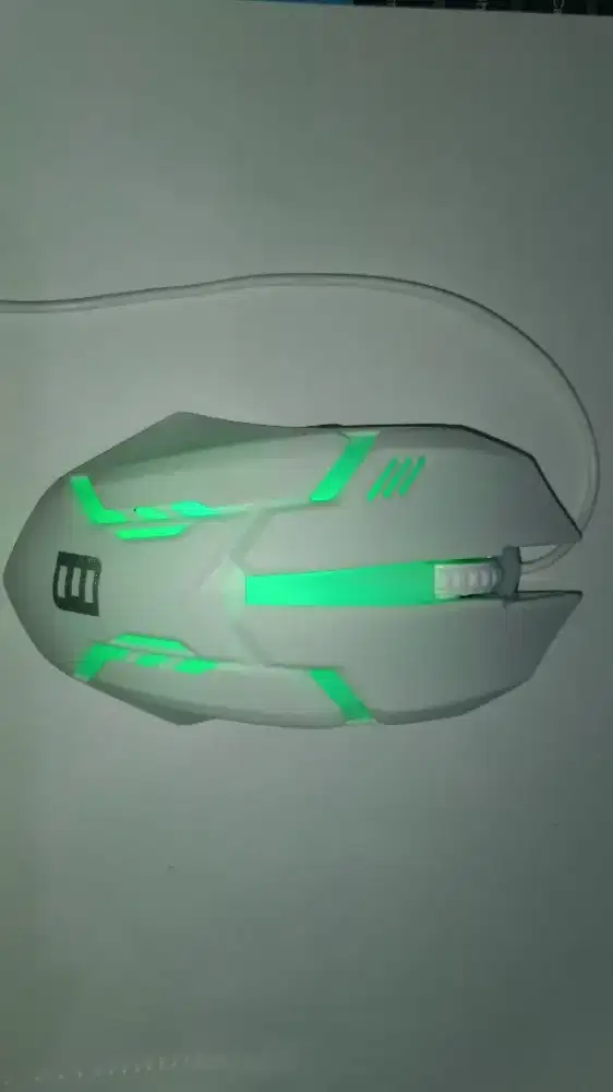 mouse putih yang menyala