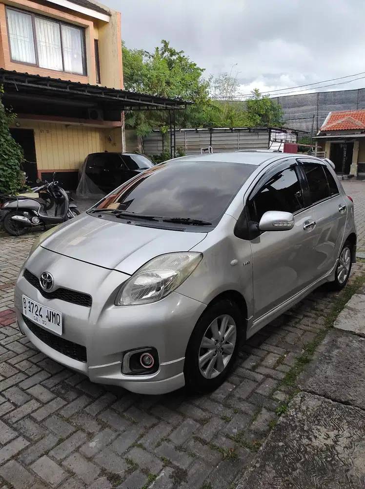 Toyota Yaris E 1.5 manual th 2012