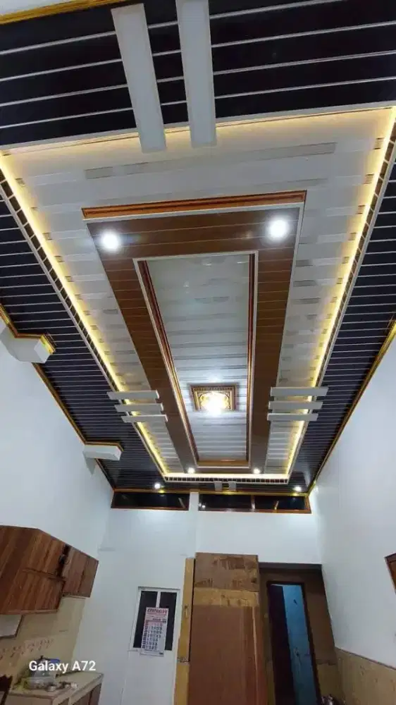 Matrial plapon pvc terpasang memberikan keindahan pada ruangan