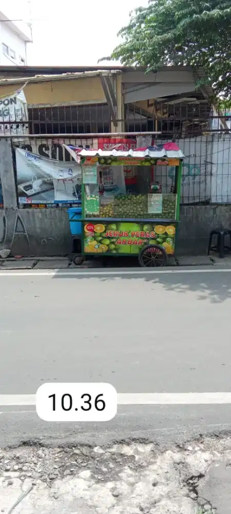 Cari karyawan untuk stand tahu.