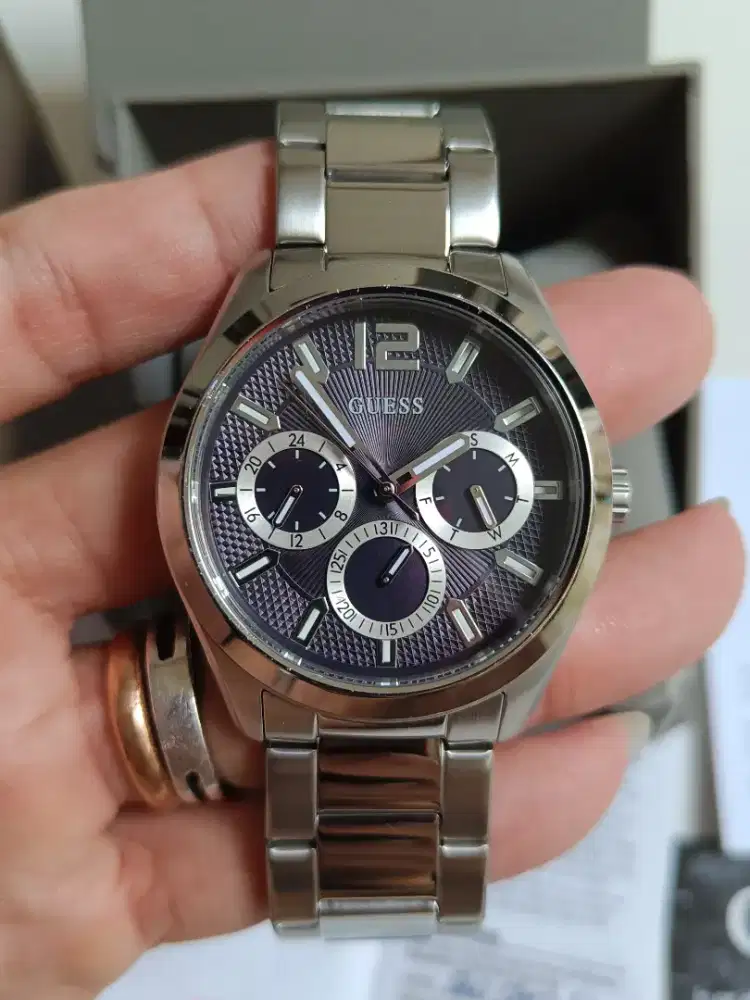 Guess pria GW0707G1 original bekas fullset full link sangat bagus