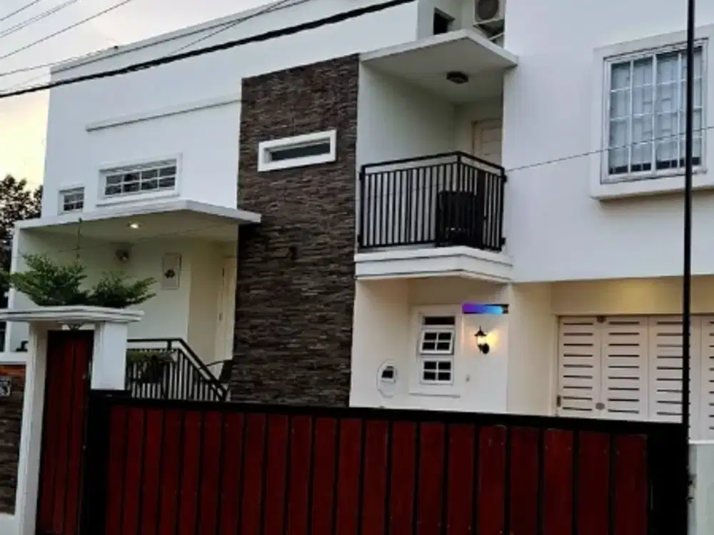 Dijual Murah Rumah Dua Lantai di Rajabasa