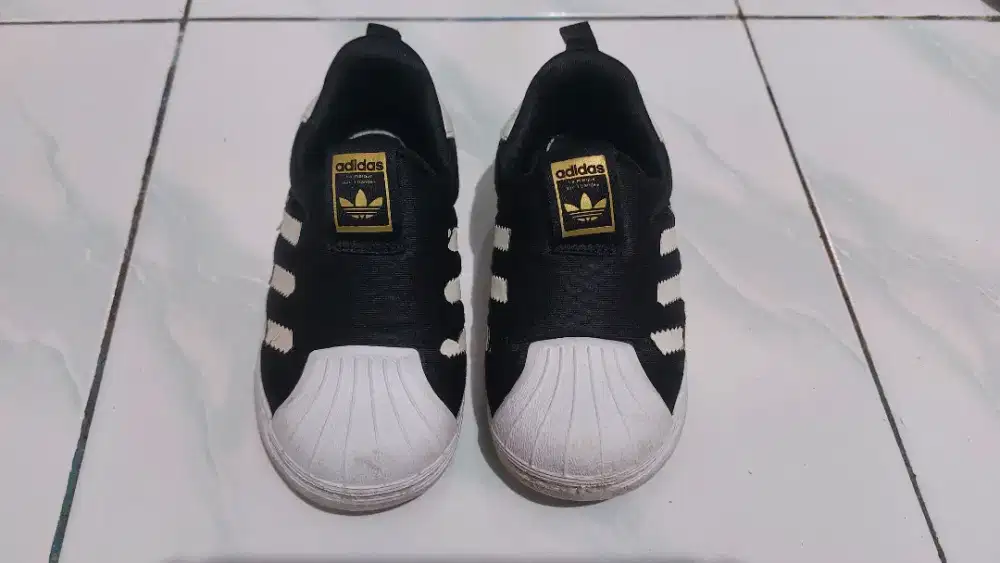Sepatu adidas anak (-4 tahun)