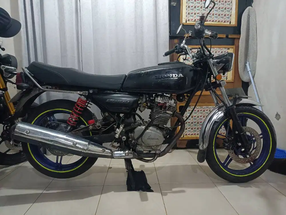 Gl 100 tahun 1982