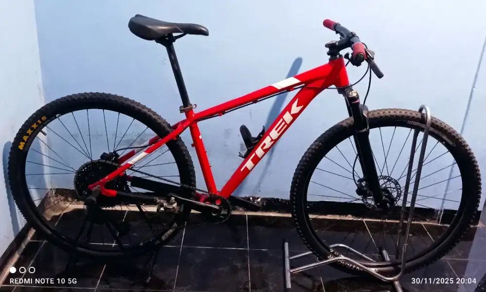 dijual sepeda mtb TREK marlin 6 upgrade deore xt 12 speed