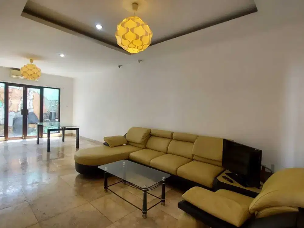 Harga terbaru ! Rumah jual 2 lantai area kerobokan dekat seminyak.