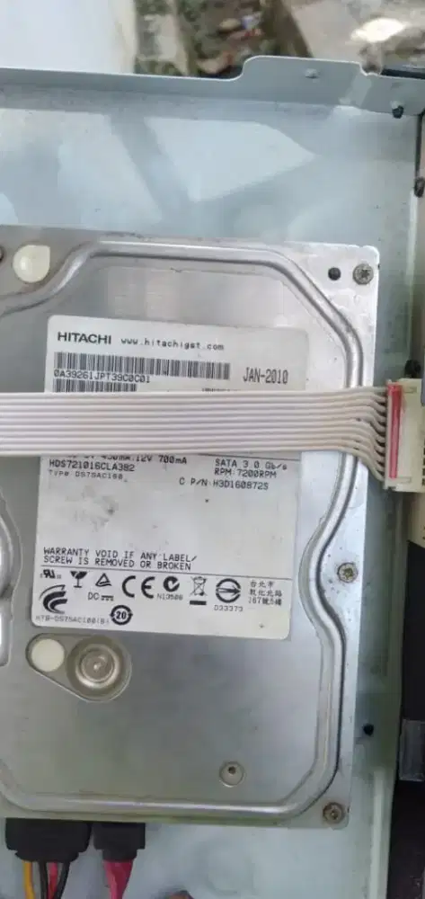 Di jual hardisk atau Hdd merek Hitachi   kapasitas 130 GB yg butuh ja