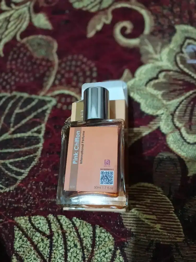 Minyak wangi dengan berbagai macam merek