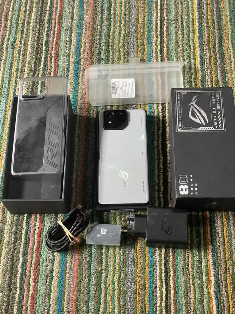 ASUS ROG 8 12/256GB LIKE NEW