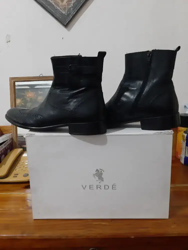 Sepatu kulit size 42