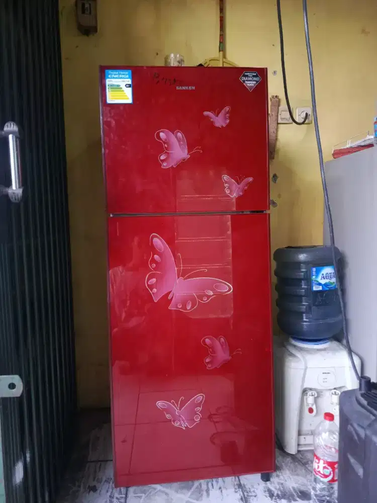 Kulkas 2 pintu merk Sanken