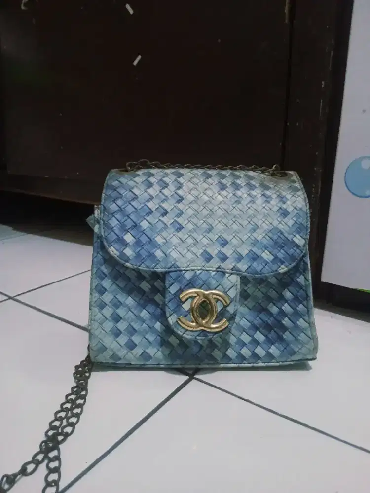 Tas anyaman biru preloved - unik, ringan & stylish!