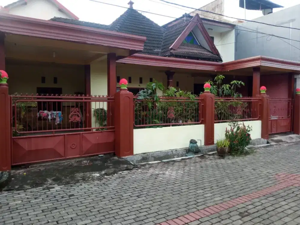 Dijual Rumah Induk + Kost Putra 300 Meter dari Patung Pesawat Suhat Malang