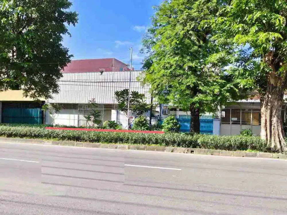 Kantor / Ruang Usaha Luas Tepi Jln Raya di Sriwedari