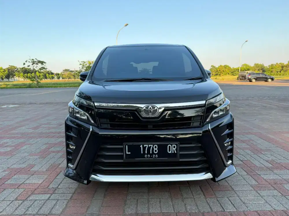 Toyota Voxy 2.0 AT Dp Minim 20juta