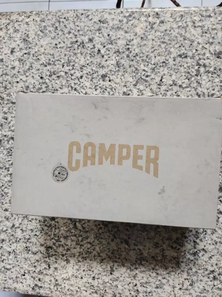 Sepatu merek camper