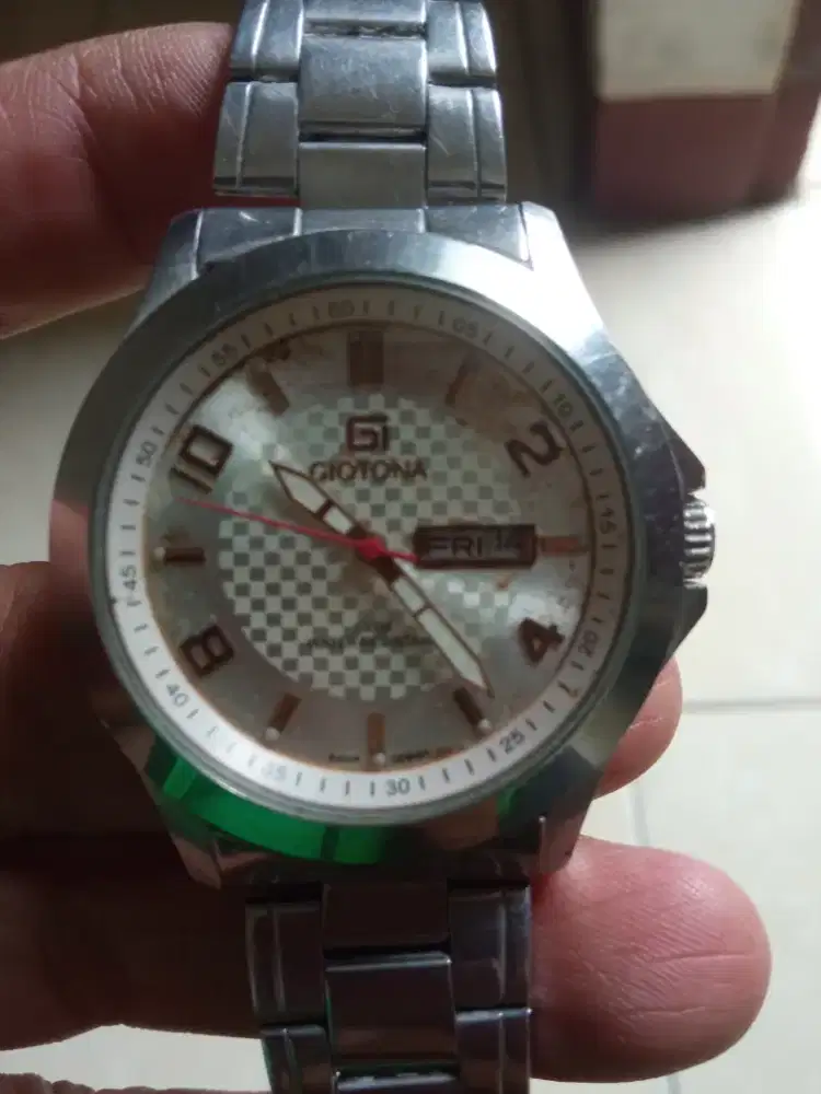 Jam tangan pria giotona