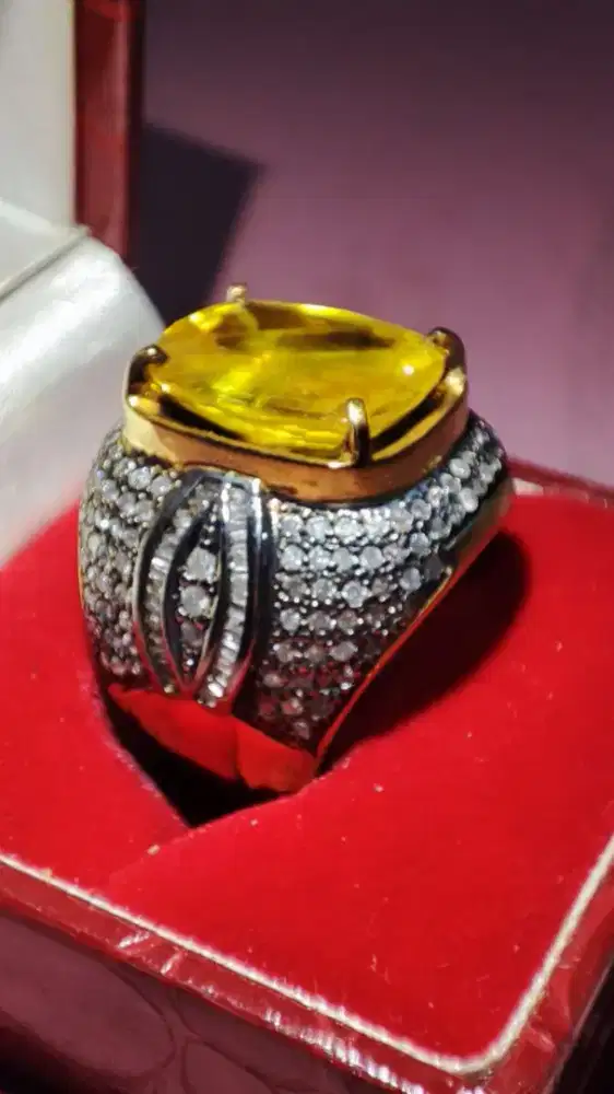 Cincin Emas Berlian 
Yellow Sapphire Natural Corundum