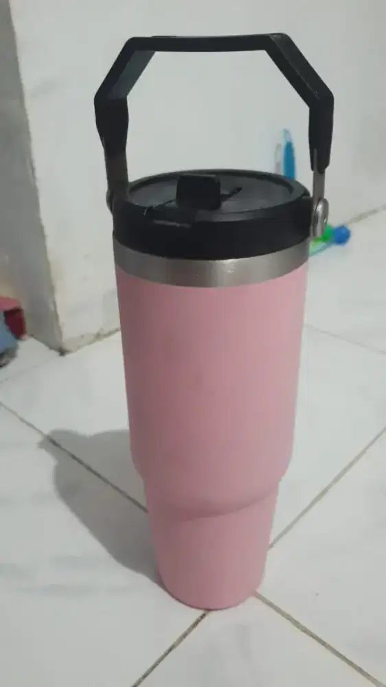 Tempat minum tahan dingin