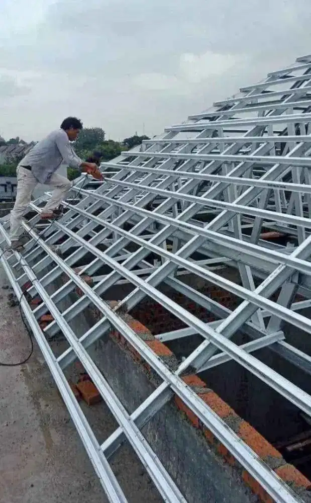 Atap baja ringan terpasang murah dan bergaransi