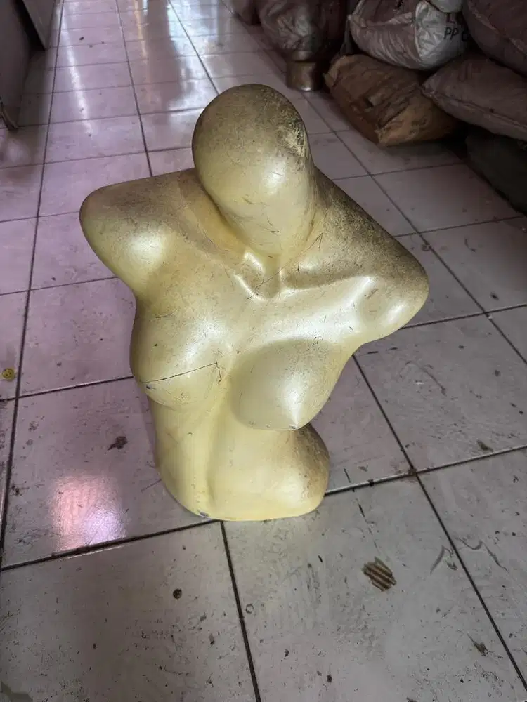 Manekin Bekas Kondisi Sesuai Foto