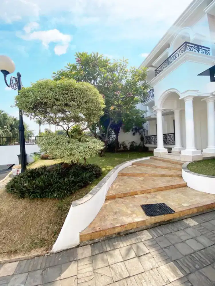 Dijual Rumah Modern Classic Lokasi Strategis di Lebak Bulus Raya