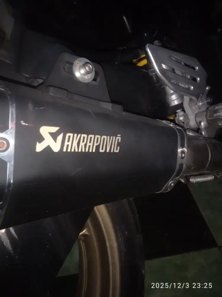 Knalpot Akrapovic R15