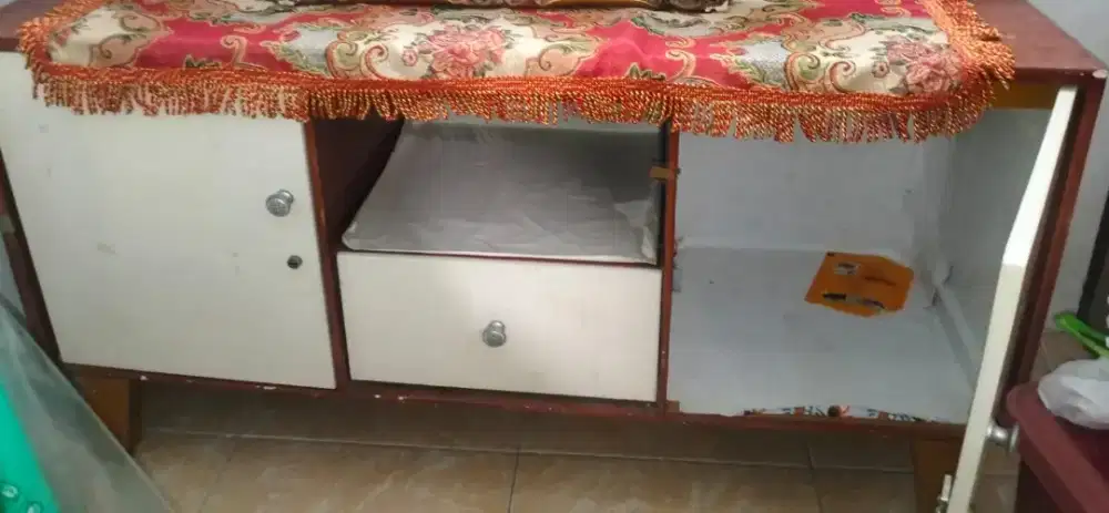 Dijual Lemari TV – Kondisi Bagus & Kokoh