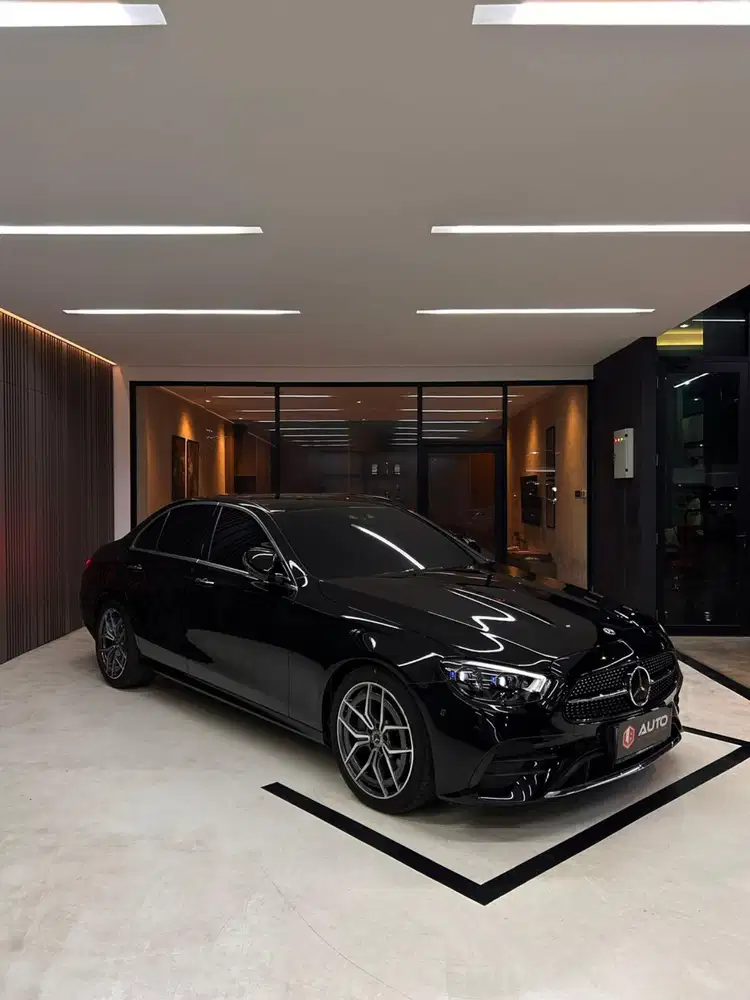Mercedes Benz E300 AMG AT 2023 Hitam Mercy Km11rb B1811I Nik 2022