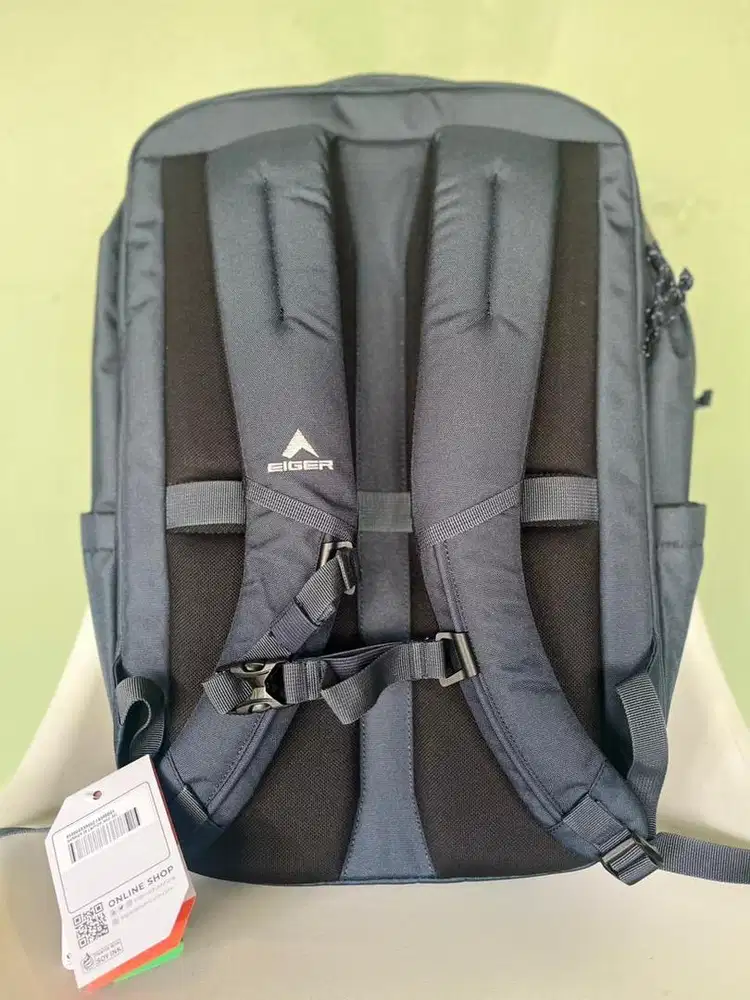 BRAND NEW! Eiger barrier 25 (Black)