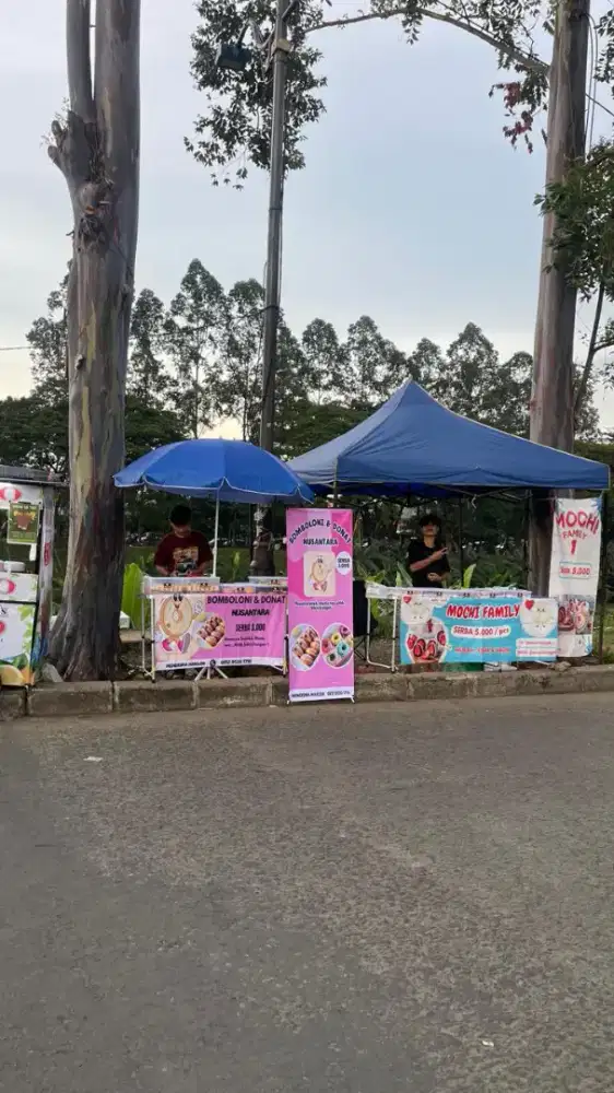 Dibutuhkan tenaga kerja untuk jaga booth donat
