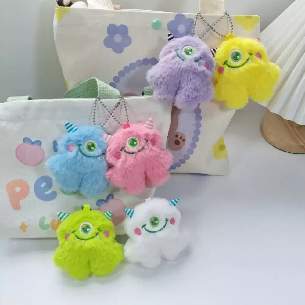 Gantungan kunci boneka